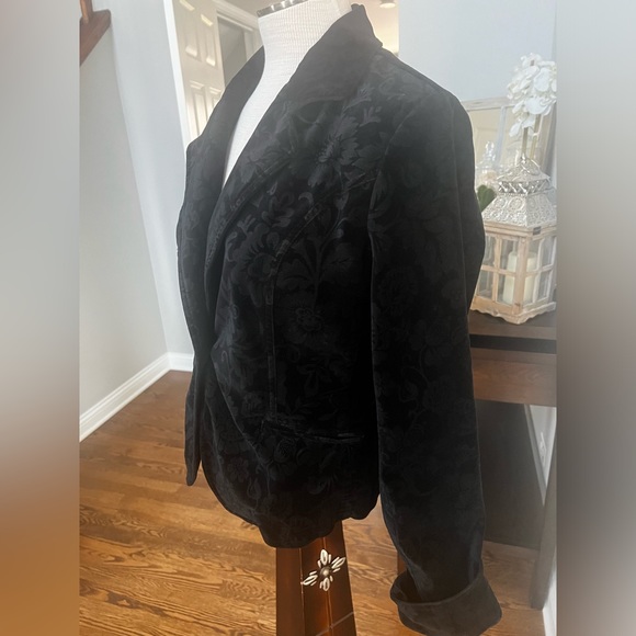 Relativity womens long sleeve velvet button up black floral blazer, size L - Picture 2 of 8
